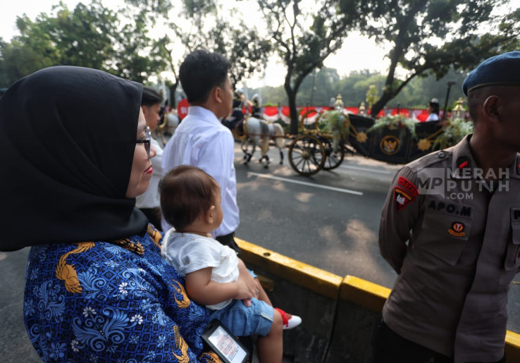 Sultana Najwa dan Aliah Sakira Pimpin Prosesi Sakral Pengibaran Sang Saka Merah Putih di Istana Merdeka