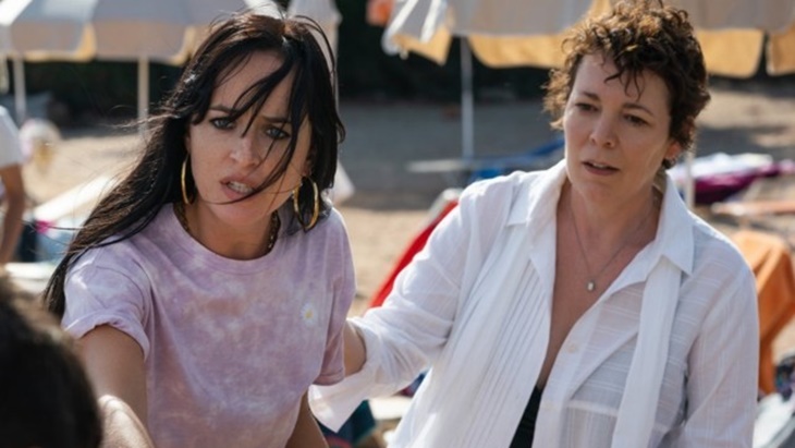 Olivia Colman dapat Tato Pertama dari Dakota Johnson