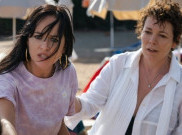 Olivia Colman dapat Tato Pertama dari Dakota Johnson