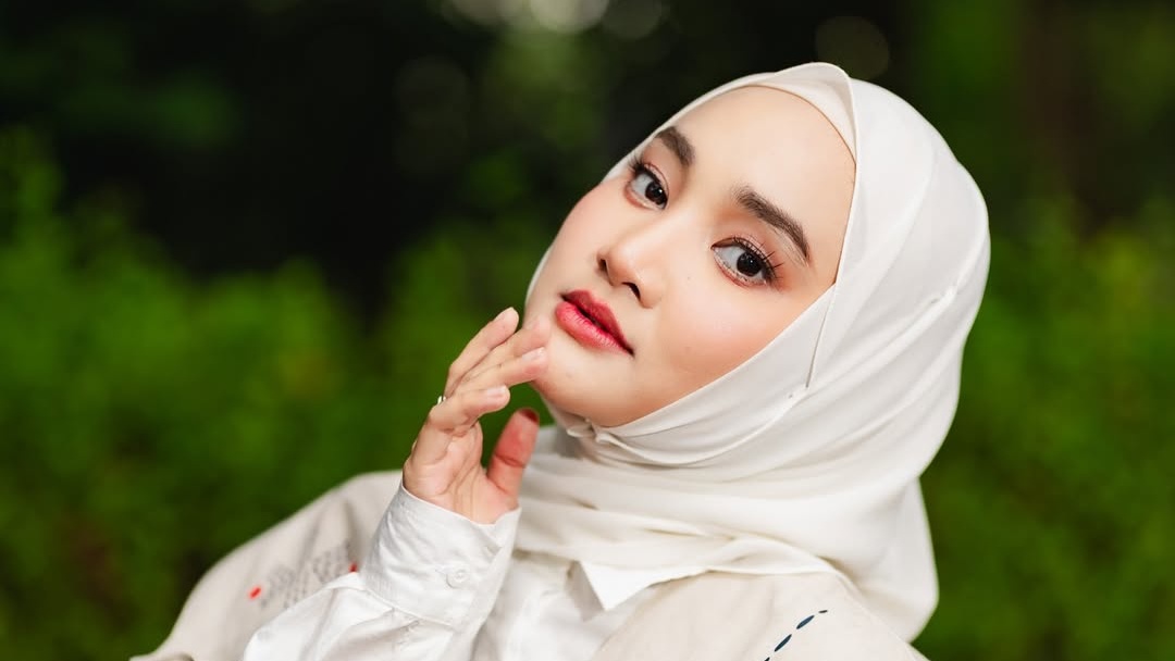 Fatin Gambarkan Perjuangan di Tengah Tantangan lewat 'Dalam Teduh', Simak Liriknya