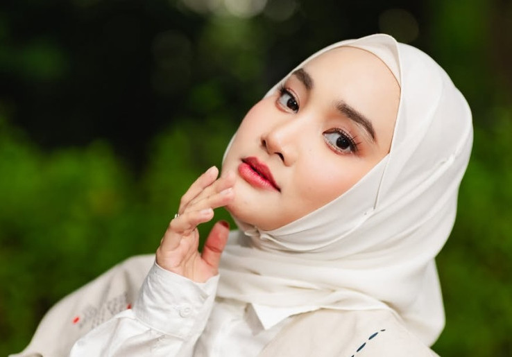 Fatin Gambarkan Perjuangan di Tengah Tantangan lewat 'Dalam Teduh', Simak Liriknya