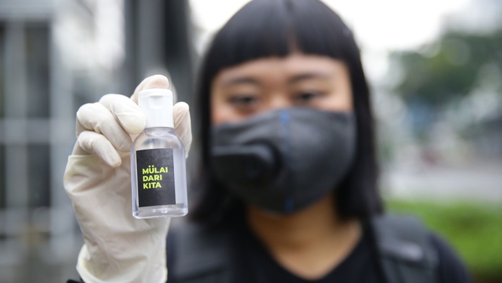 Berbagi 500 'Hand Sanitizer' Gratis untuk Lawan COVID-19