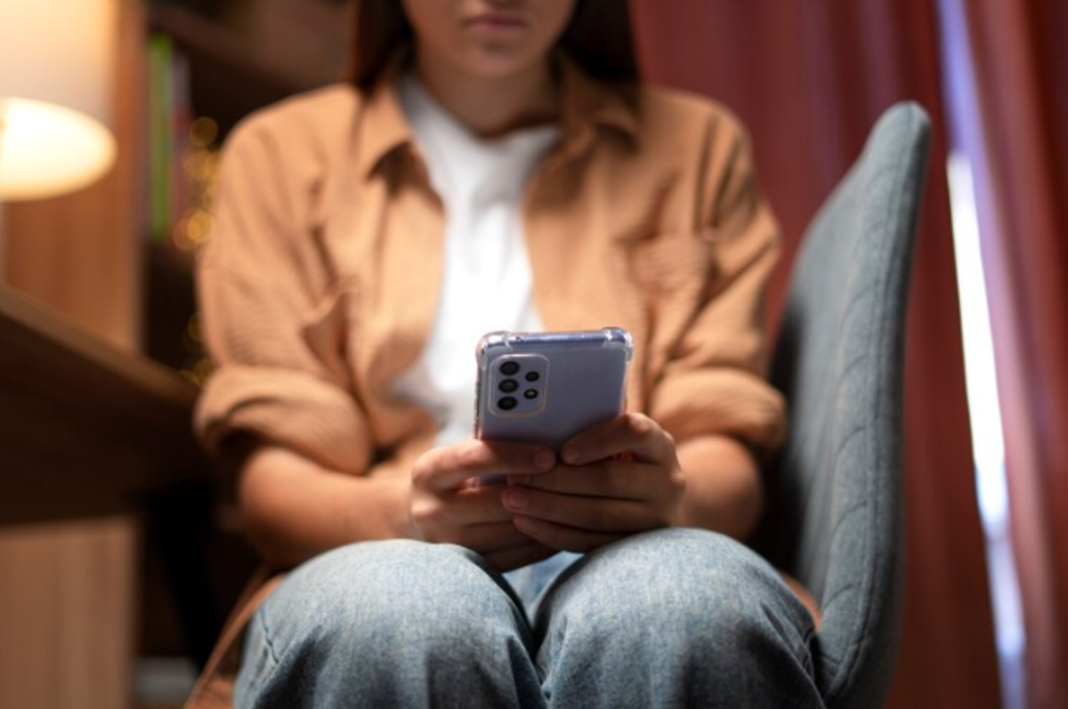 Feeling Lonely, Ada Makna Tersirat di Era Media Sosial