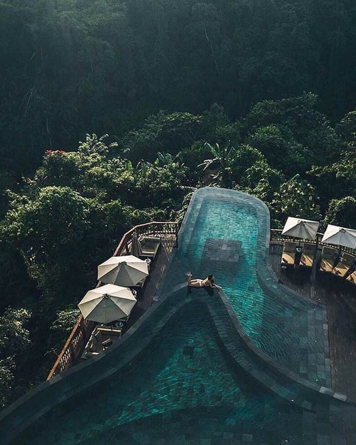Hanging Gardens Infinity Pool terletak di Payangan, Bali. (Foto: instagram.com/kevinsauzeat)