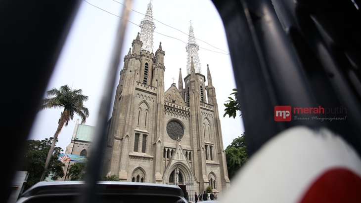 Perayaan Tri Hari Suci Paskah di Gereja Katedral Dijaga Ketat Aparat Kepolisian