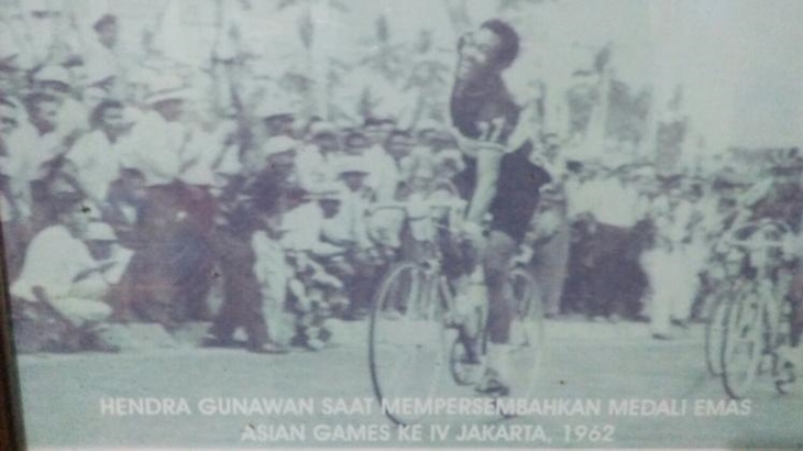 Hendra Gunawan mendapatkan emas di Asian Games 1962 di Jakarta. (REPRO HARIAN NASIONAL | BAYU INDRA KAHURIPAN)