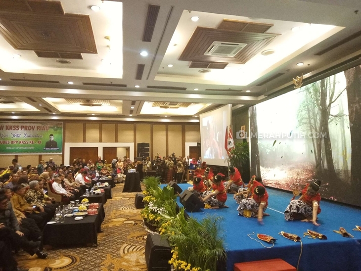 Musyawarah Besar (Mubes) Nasional Kerukunan Keluarga Sulawesi Selatan (KKSS), di Hotel Lorin Solo, Jawa Tengah, Sabtu (16/11). (Foto: MP/Ism)