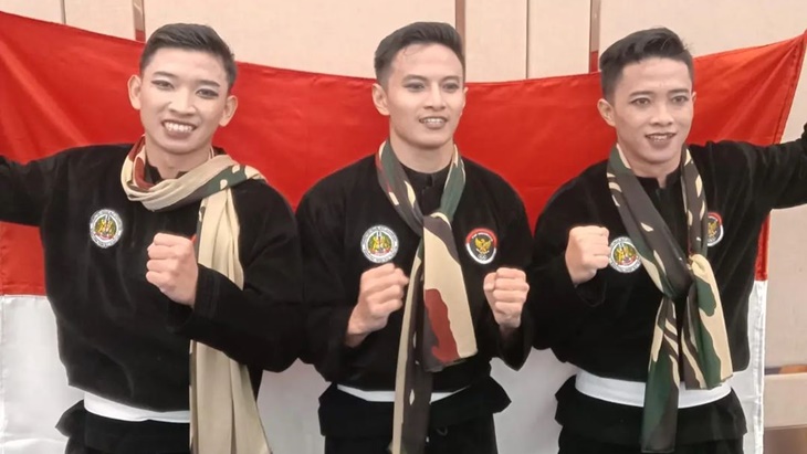Tim Pencak Silat Indonesia Angkat Piala Borong 9 Medali Emas di Sea Games 2023