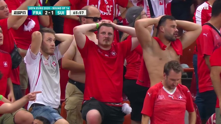 Menilik Gestur Surrender Cobra yang Sering Ditemukan Pada Pertandingan Bola