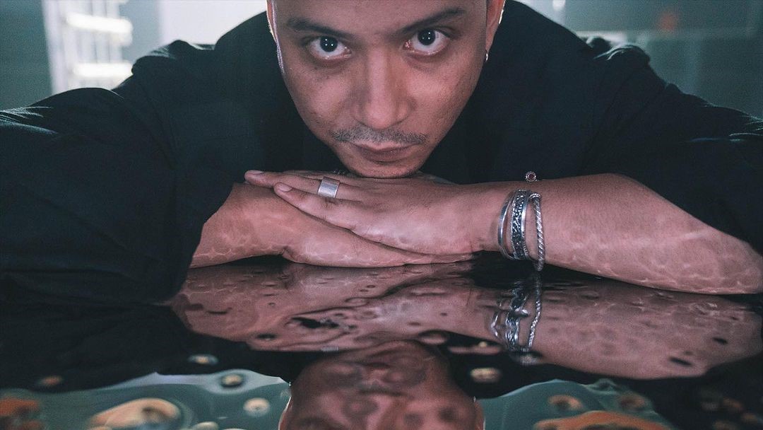 Diawali ‘Dari planet lain’, Sal Priadi Siap Rilis Album ‘PENS FLASHDISKS’