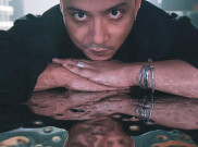 Diawali ‘Dari planet lain’, Sal Priadi Siap Rilis Album ‘PENS FLASHDISKS’