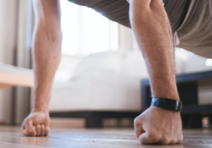 Seorang Akuntan Berhasil Pecahkan Rekor Dunia Push Up Terbanyak