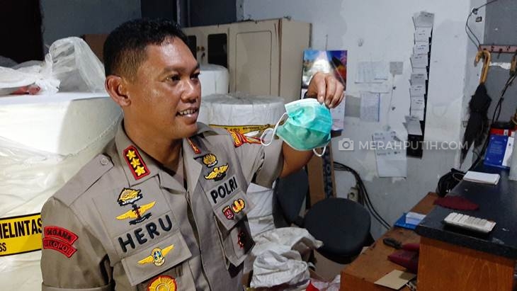 Polisi Ungkap Pabrik Masker Ilegal dengan Untung Miliaran