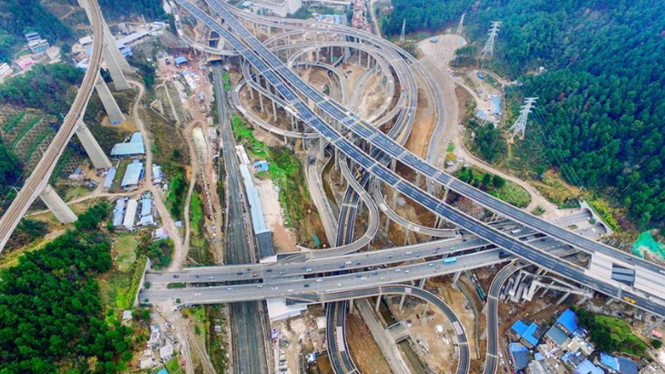 Seperti Jalur Roller Coaster, Jalan di Kota ini Jadi Mimpi Buruk para Pengendara