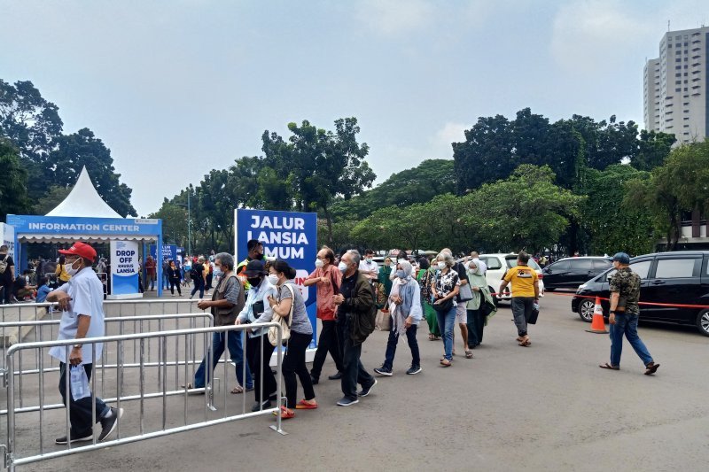 Vaksinasi Lansia di DKI Paling Tinggi Se-Indonesia