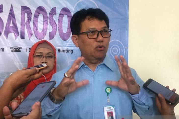 Direktur Utama RSPI Sulianti Saroso, Mohammad Syahril, saat memberikan keterangan kepada wartawan di area rumah sakit di Jakarta Utara, Rabu (4/3/2020). (ANTARA/Aria Cindyara)