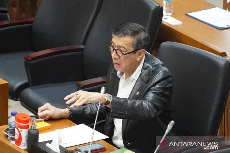 Menteri Hukum dan HAM Yasonna Laoly saat mengikuti rapat kerja yang dipimpin Ketua Baleg DPR RI Supratman Andi Agtas. ANTARA/HO-Kemkumham