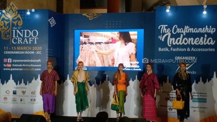 Serba Serbi Busana Etnik di INDOCRAFT
