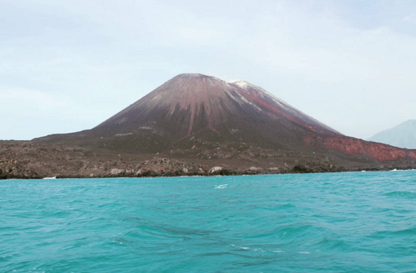 Gunung Anak Krakatau. (Foto: Instagram @giasara.giasara)