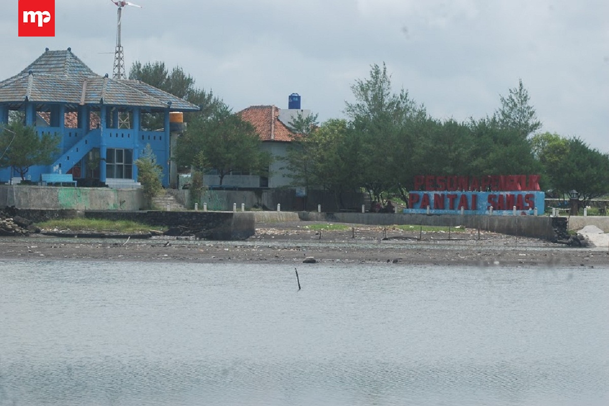 Pesona Laut Selatan dari Gardu Pandang Samas