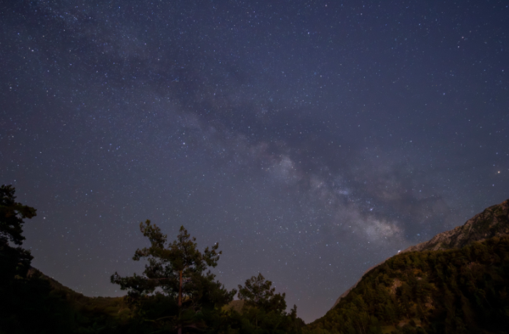Langit Malam 3 September 2026: Cara Seru Melihat 'Blinking Planetary Nebula' yang Bisa Berkedip