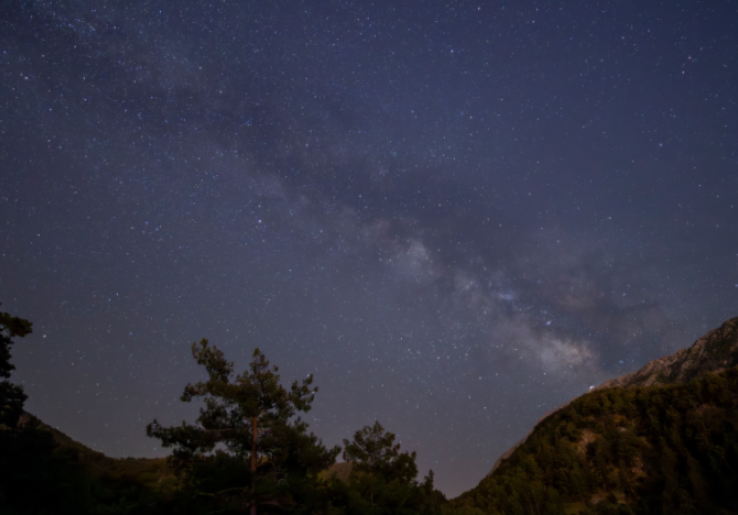Langit Malam 3 September 2026: Cara Seru Melihat 'Blinking Planetary Nebula' yang Bisa Berkedip
