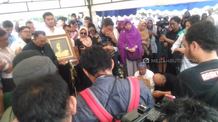 Suasana Haru Menyelimuti Pemakaman Sys Ns