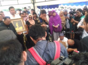 Suasana Haru Menyelimuti Pemakaman Sys Ns