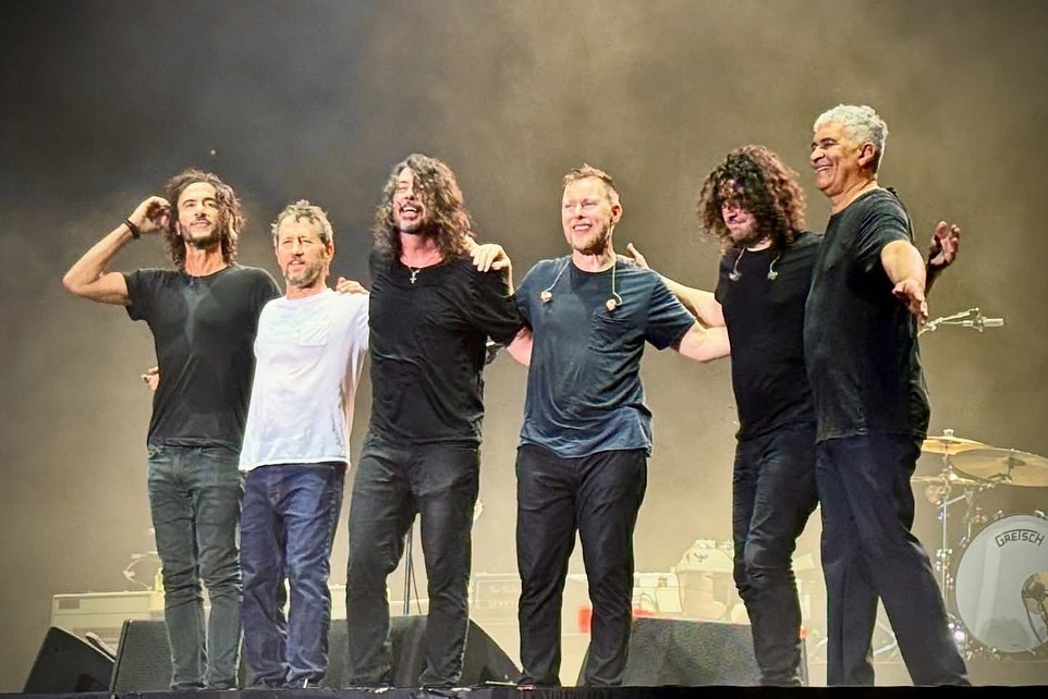 Foo Fighters: Live in Jakarta, Reuni Bersejarah di Jakarta Sukses 'Sihir' Ribuan Penonton