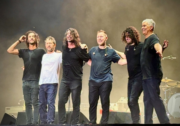 Foo Fighters: Live in Jakarta, Reuni Bersejarah di Jakarta Sukses 'Sihir' Ribuan Penonton