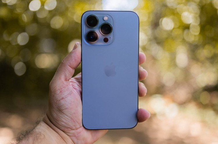 Apple Akan Kurangi Produksi iPhone dan AirPods, Ada Apa?
