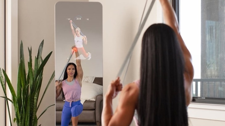 Teknologi Cermin Ajaib Hadirkan Pelatih Nge-gym Bareng