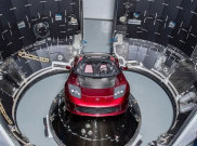 Elon Musk Kirim Tesla Roadster ke Mars