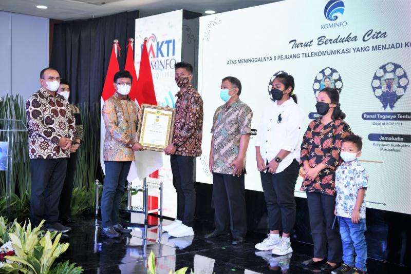Delapan Pegawai PTT yang Ditembak Mati KKB Raih Penghargaan Kehormatan