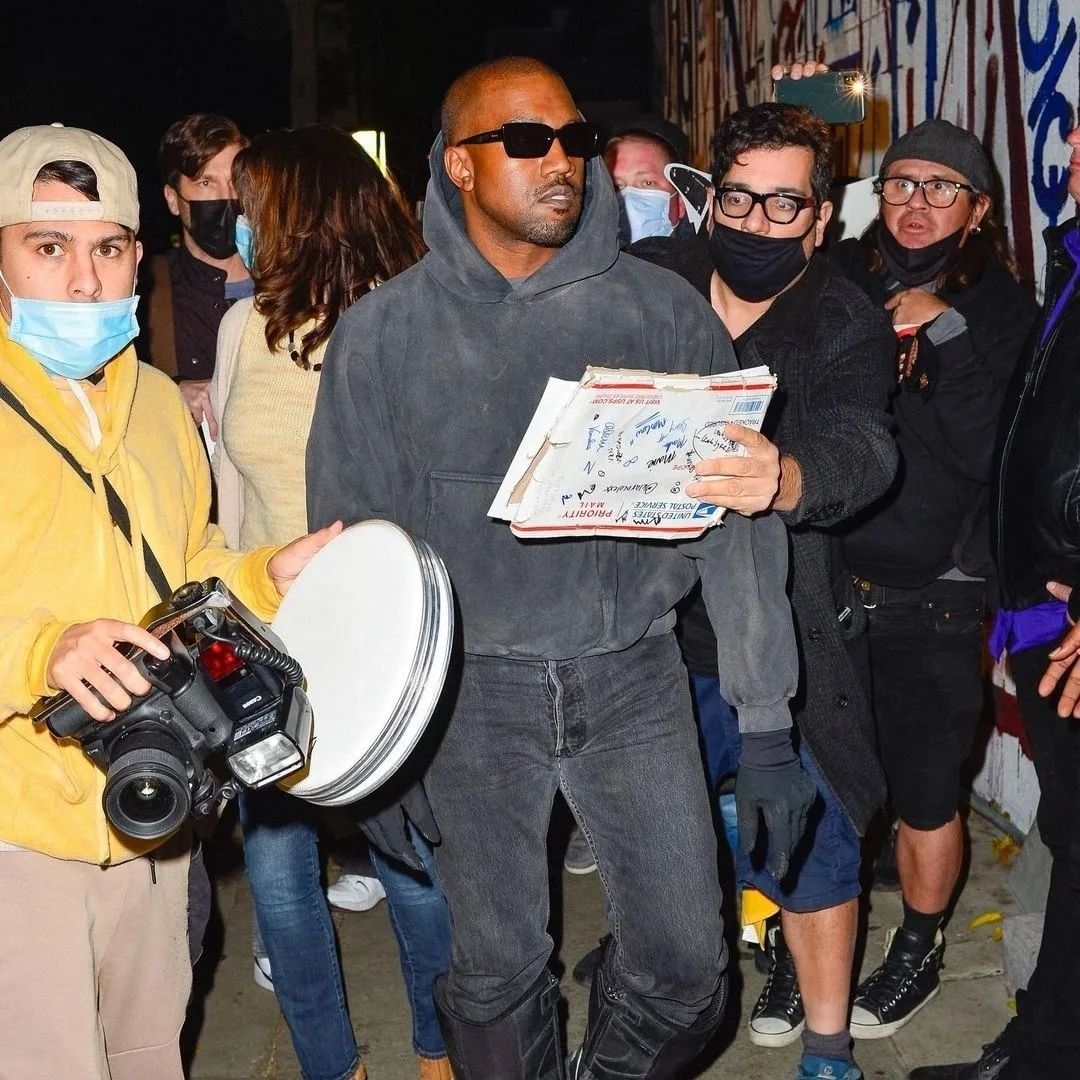 Kanye West salah satu rapper tersukses. (Foto: Instagram/talkmusictm)