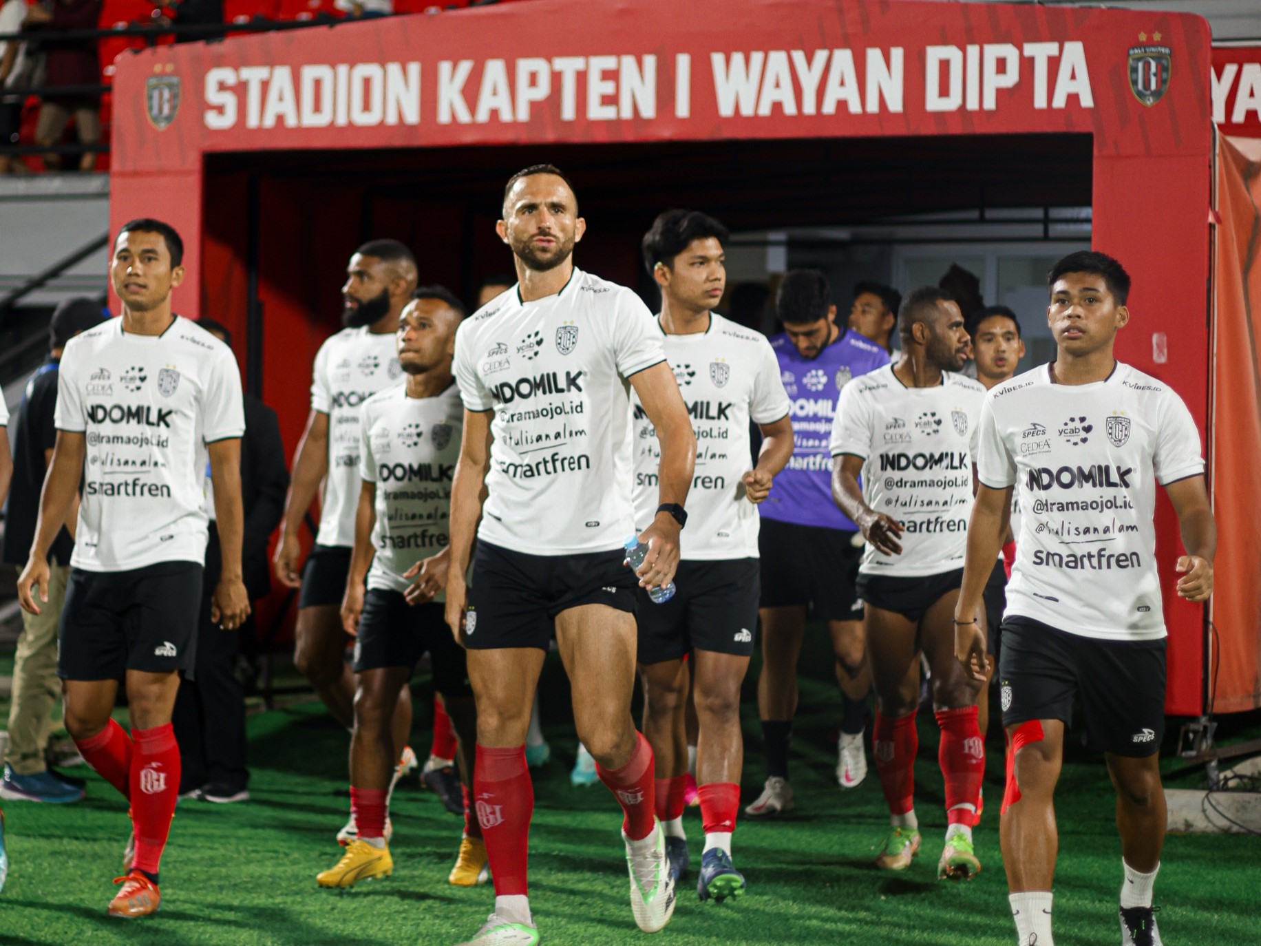 Kapasitas tempat duduk tunggal di stadion Bali United kini mencapai 18.000