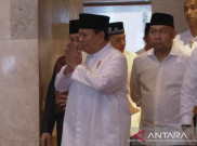 Kompak Kenakan Atasan Putih, Presiden Prabowo dan Wapres Gibran Salat Idul Fitri di Masjid Istiqlal