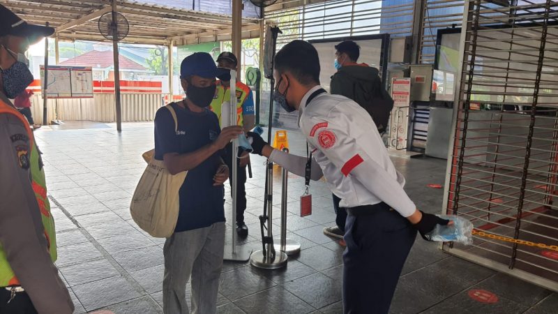 Tren Penumpang KRL Mulai Meningkat, Pengguna Harus Lebih Disiplin Prokes