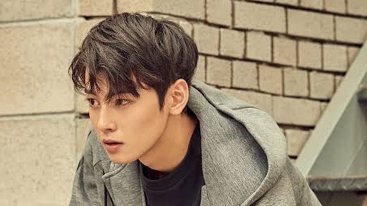 Selain Wajah Tampan, Idola Kpop Ini Miliki Latar Belakang Mengagumkan