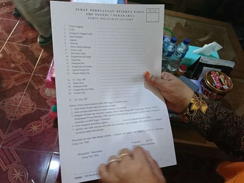 Surat Keterangan berisikan pernyataan dilarang menikah dari SMPN 7 Solo