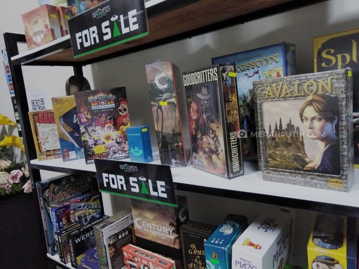 Invaders Board Game Station