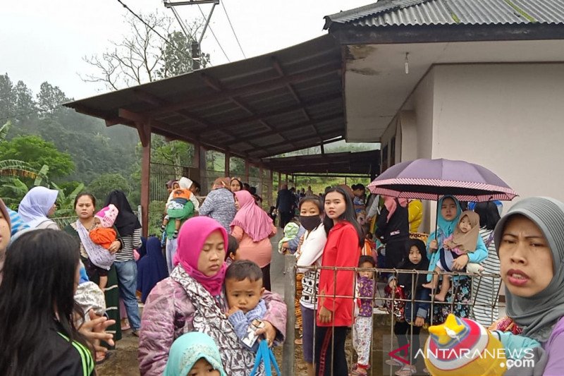 Korban banjir bandang di Desa Tugu Selatan, Kawasan Puncak, Cisarua, Kabupaten Bogor, Jawa Barat. (ANTARA/HO-Pemkab Bogor)