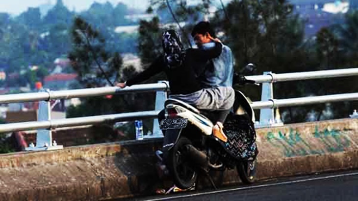 Romantika Bersemi di Flyover Negeri Aing