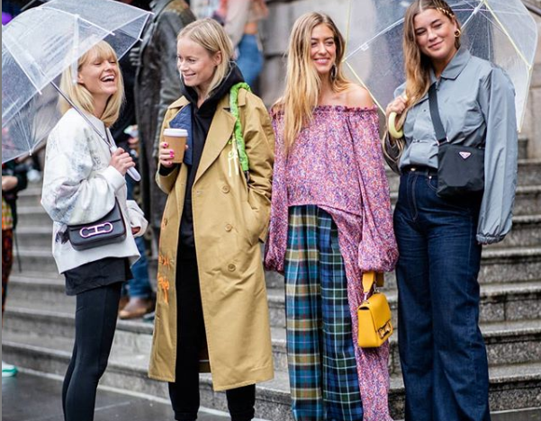 4 Tips Mudah untuk Mengikuti Tren Mode Pakaian Tabrak Motif