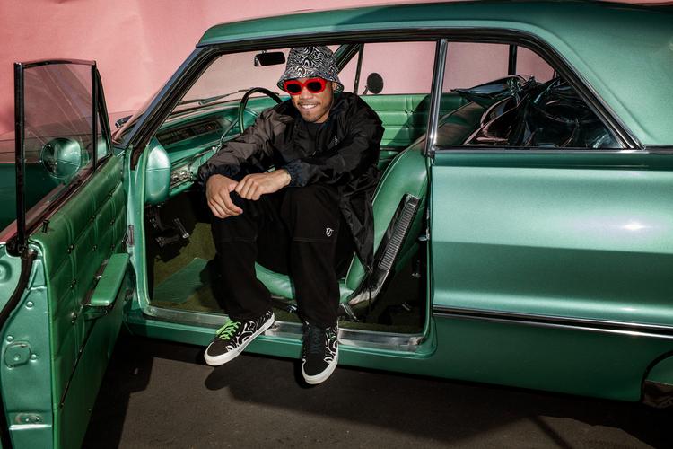 Andersen Paak menggunakan bucket hat dan Sid DX. (Foto Hypebeast) .jpg