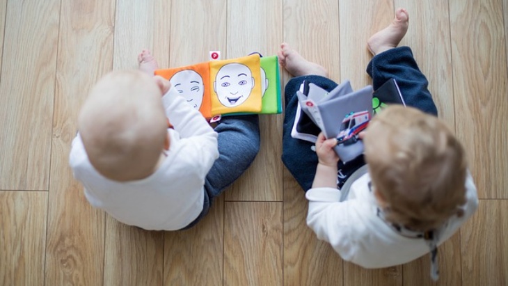 Pastikan anak sudah mengerti cara berkomunikasi dengan baik agar mudah berinteraksi dengan teman-temannya. (Foto: Pixabay/ParentiPacek)
