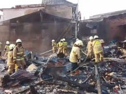 Kebakaran Kejutkan Warga Pondok Kelapa Subuh Tadi, 11 Mobil Damkar Diterjunkan