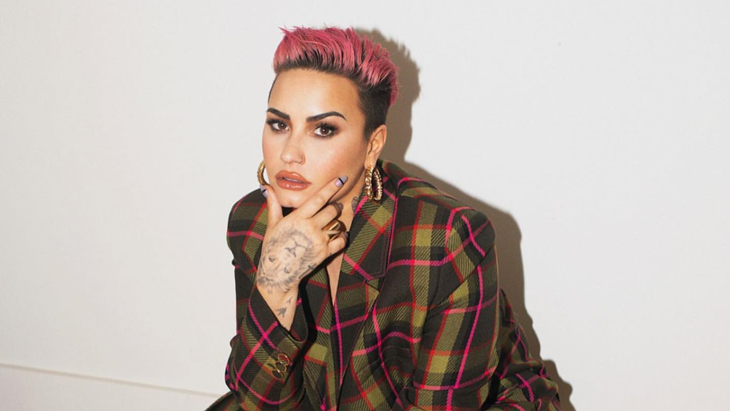 Demi Lovato Merasa Bebas dengan Rambut Pendek