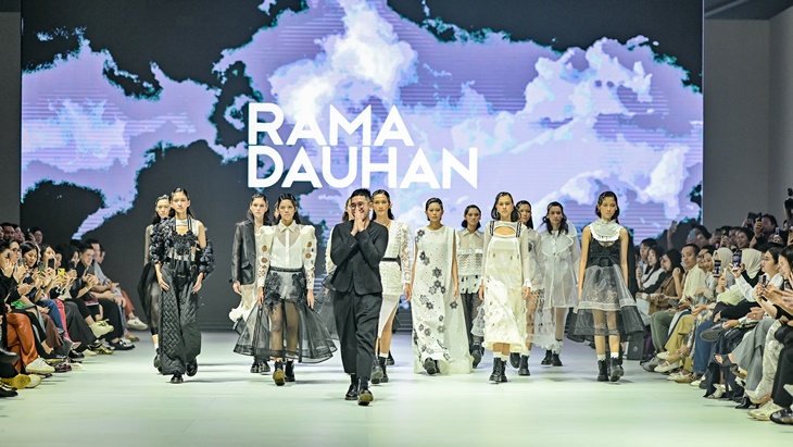 Tampil di JFW 2024 Rama Dauhan Gelar Pusat Hati yang Penuh Eksplorasi  