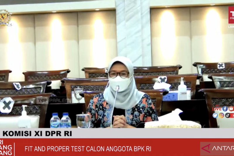 Tangkapan layar anggota BPK RI periode 2022-2027 terpilih Isma Yatun saat mengikuti uji kepatutan dan kelayakan di Gedung DPR RI, Jakarta, Kamis (18/3/2022) (ANTARA/YouTube Komis XI DPR)